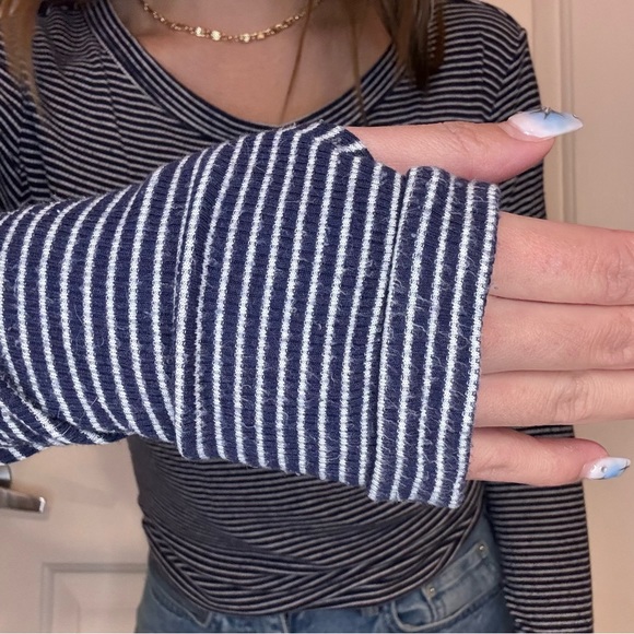 Brandy Melville dark blue navy striped long sleeve t shirt with thumb holes - Picture 2 of 5